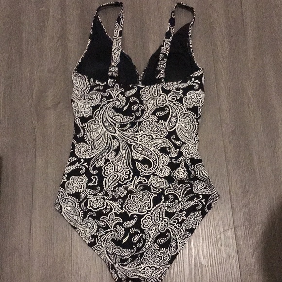 BEACH HOUSE SWIMSUIT - Picture 9 of 16
